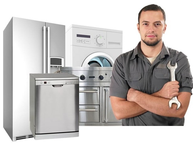 Técnico reparando electrodomésticos a domicilio en Madrid